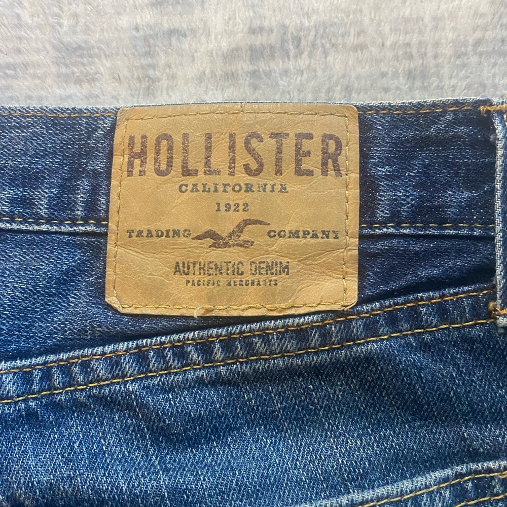 Hollister Men's Classic Indigo Jeans